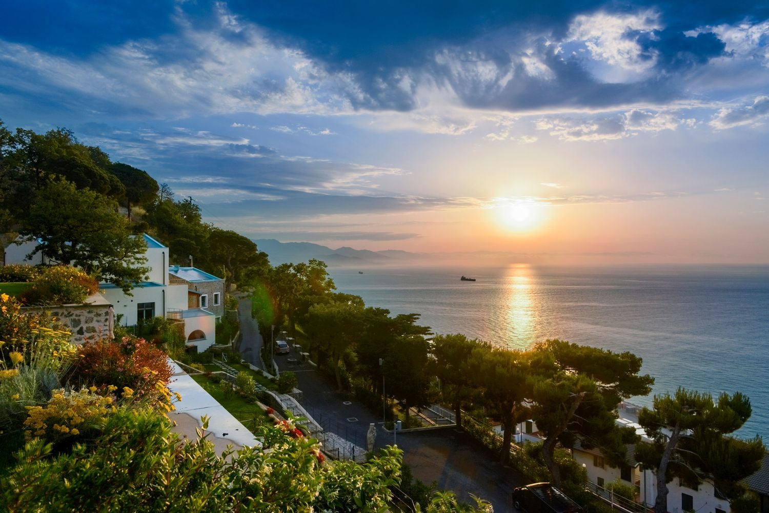 panorama all'alba da dominio mare a bergeggi in provincia di savona