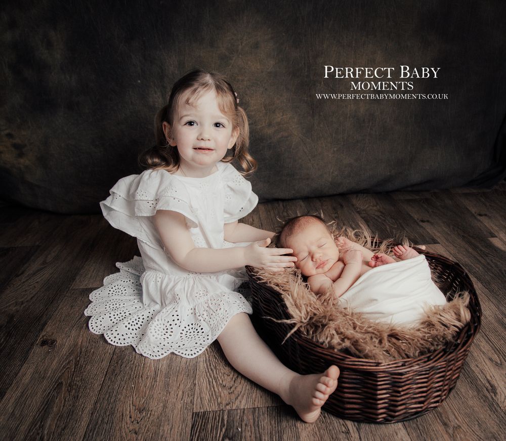 baby and her big sister