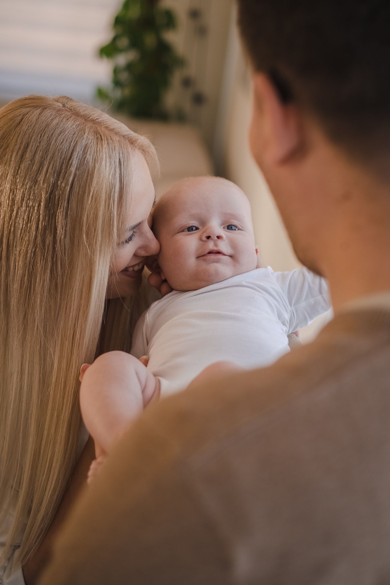 pasgeborene baby met nieuw gezin, fotoshoot, Antwerpen