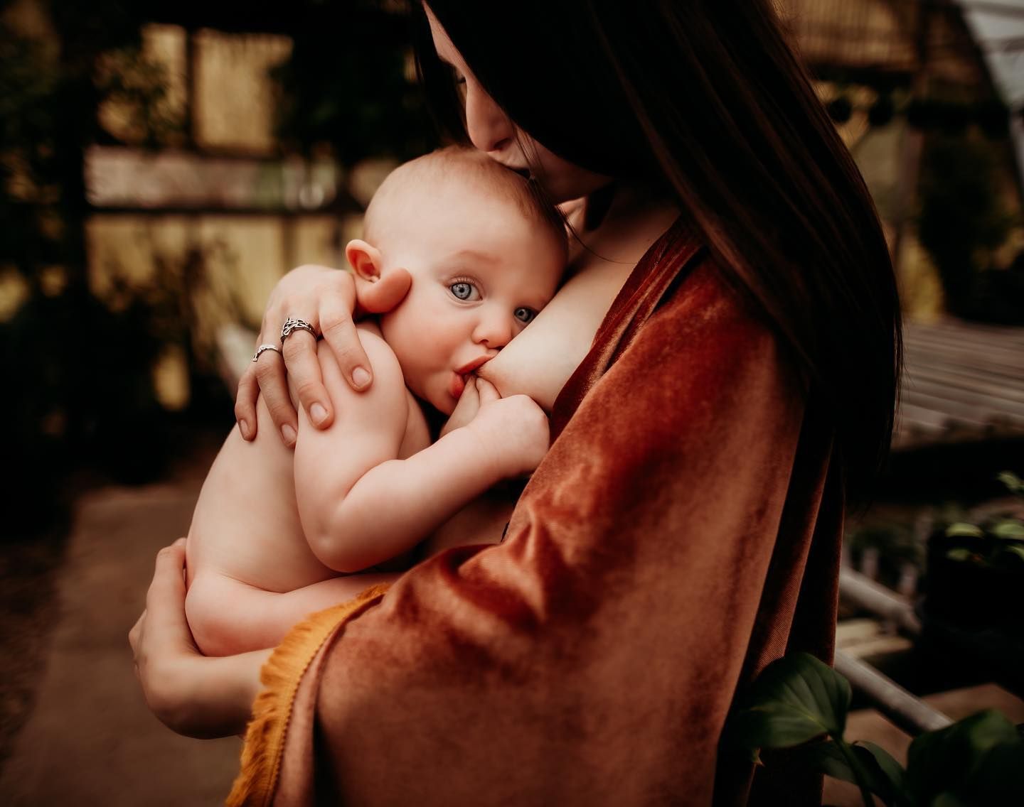 Michigan Based - Motherhood and maternity photographer.