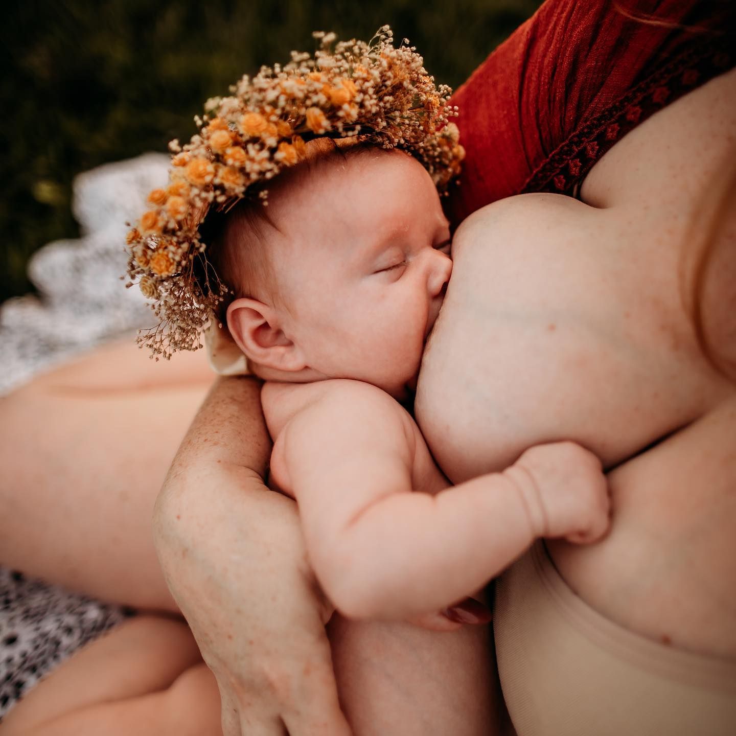 Michigan Based - Motherhood and maternity photographer.