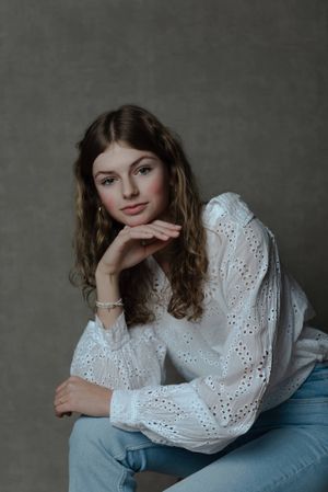 portretfoto zittend op stoel