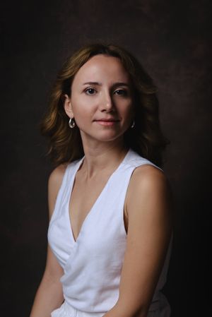 studio portretfoto vrouw ontspannen