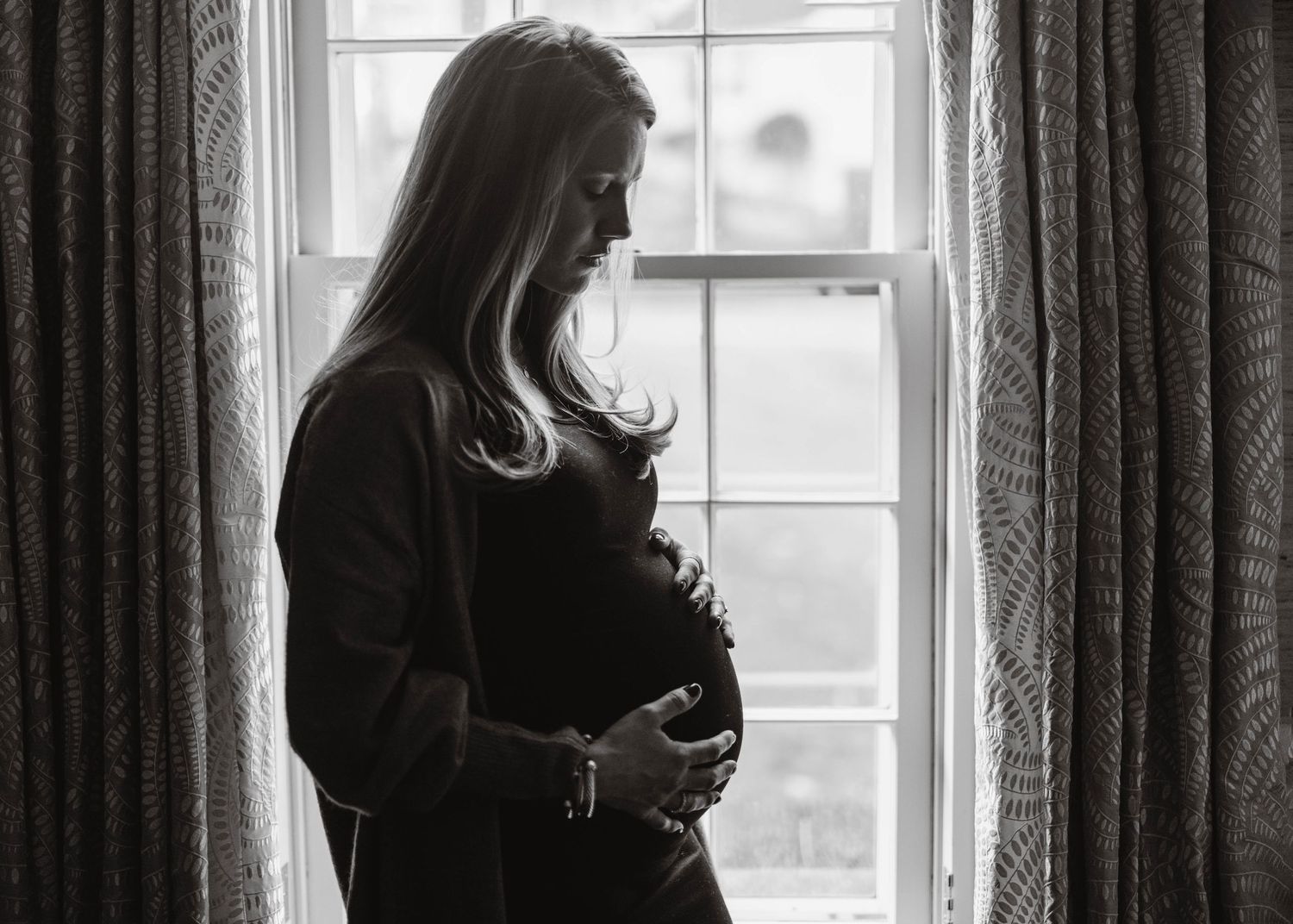 Richmond Virginia photographer Emily Butz M.Photo Lifestyle Maternity Photo Shoot Motherhood Session