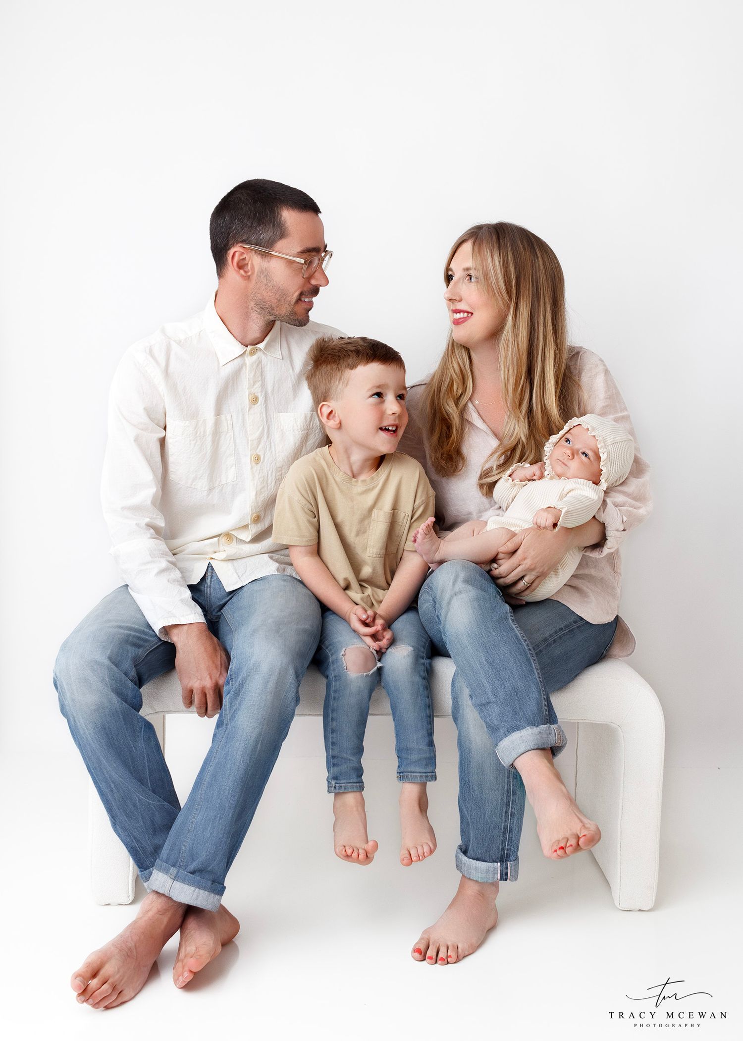 Newborn baby and candid family photo portrait in Victoria BC