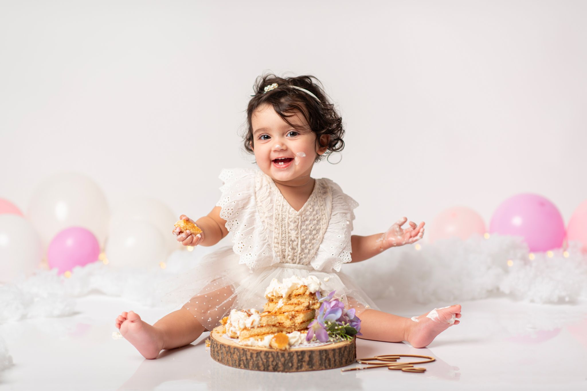 bambina-torta-compleanno-palloncini
