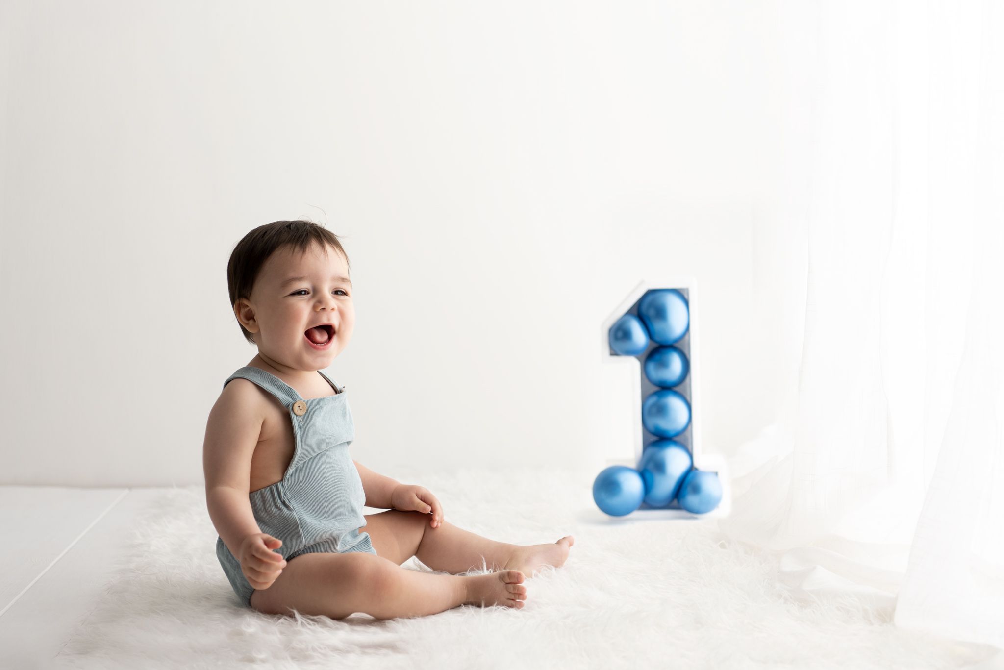 smash-cake-photoshoot-one-year-sanremo-white