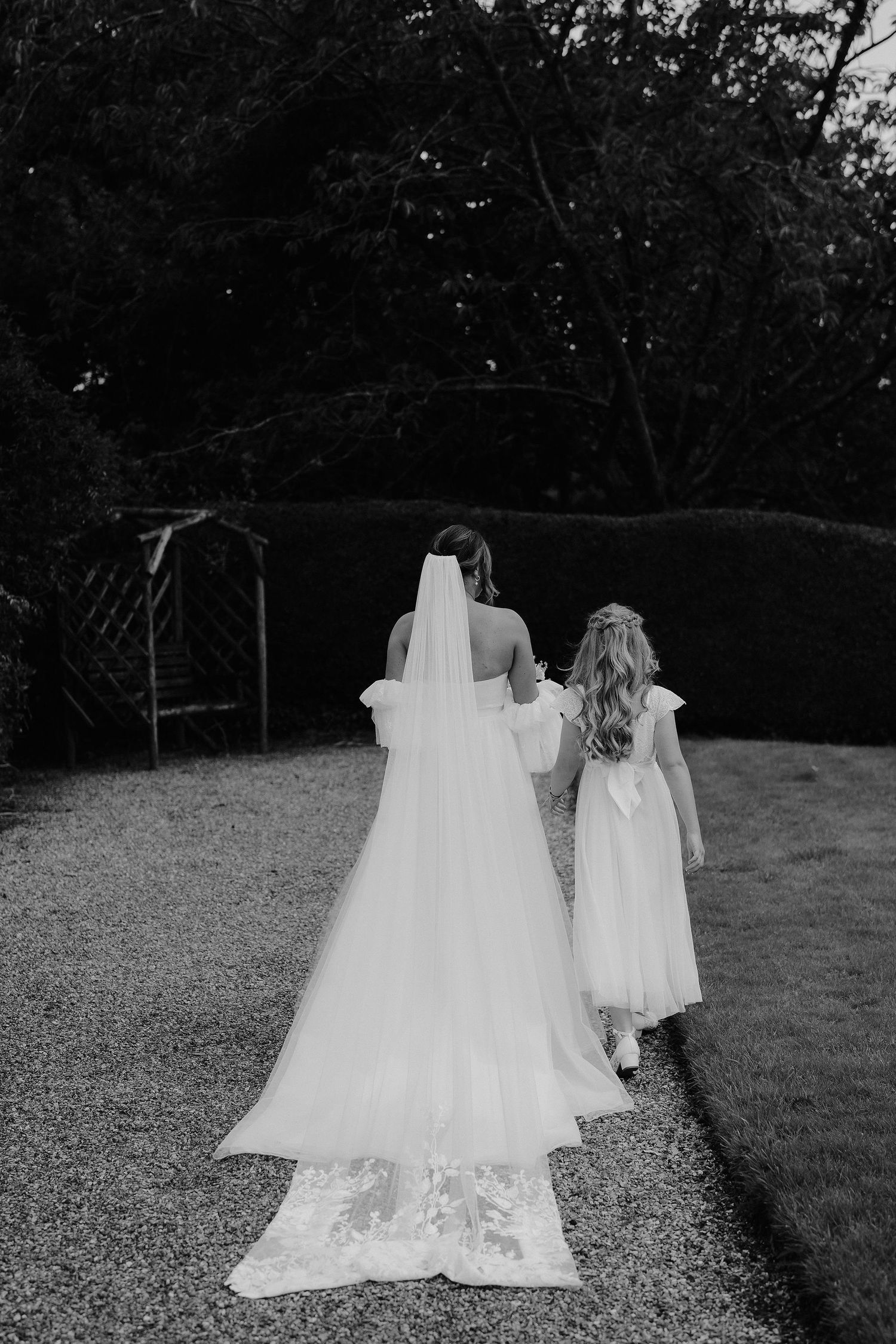 Somerset-pennard-house-wedding-bride-flowergirl