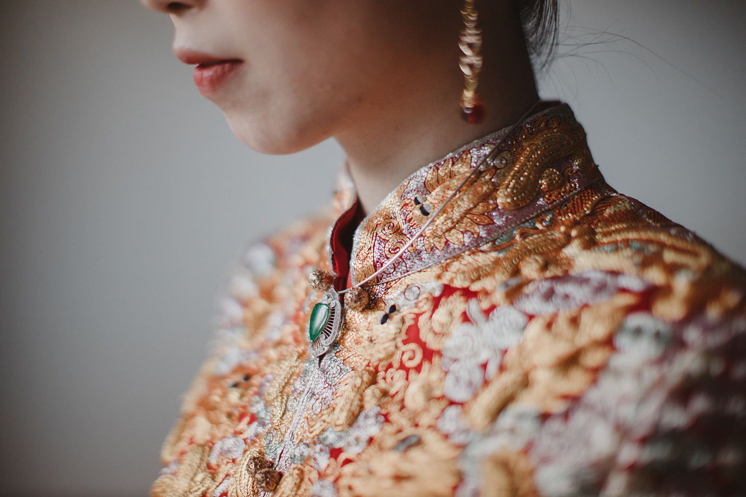 chinese bride with her inherited jade necklace