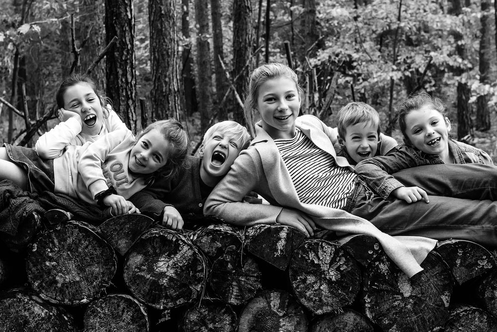 zussen_familiefotografie-neefjes en nichtjes op de foto_familiefotografie