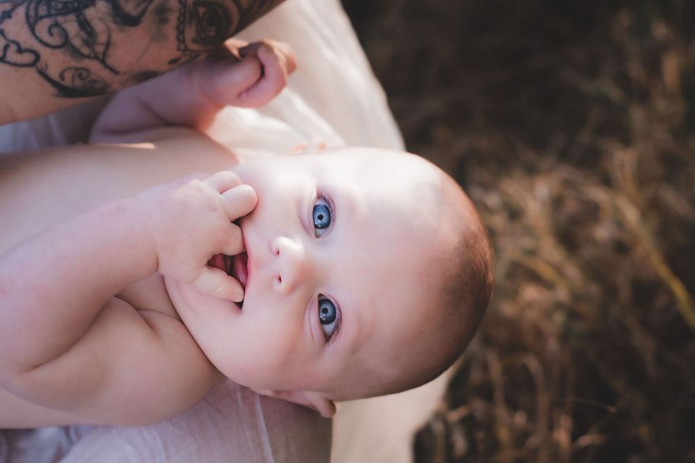 Chattanooga Lifestyle Photographer Boho Breastfeeding Session in