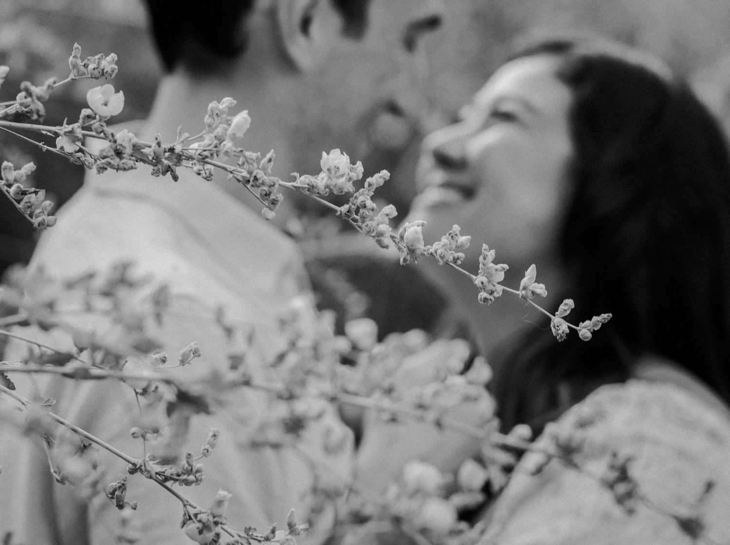 E. Noelle Photography couple photography in the Los Angeles Malibu hills out of focus kissing