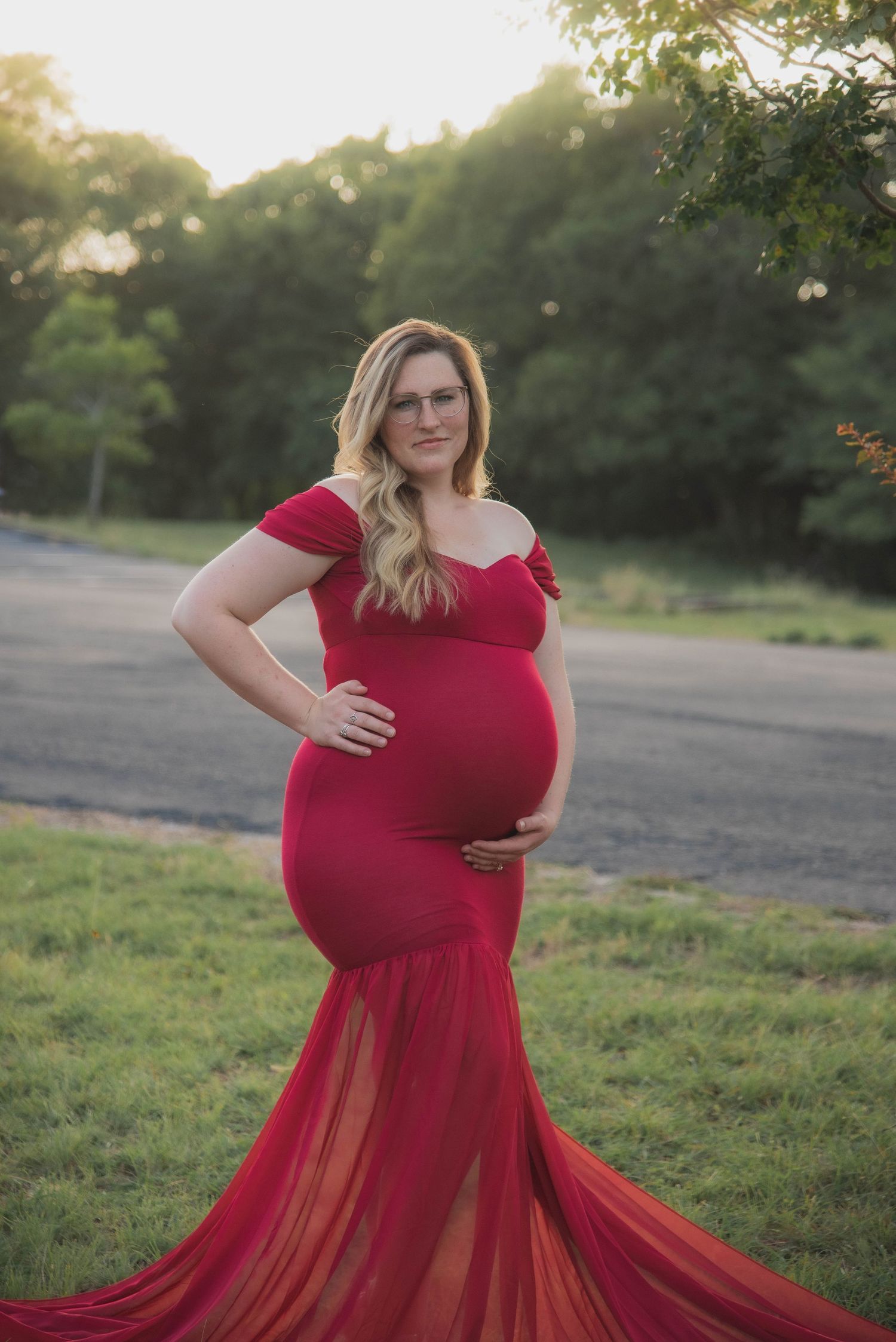 Maternity Photoshoot Session at Walnut Creek Metropolitan Park in Austin, Texas