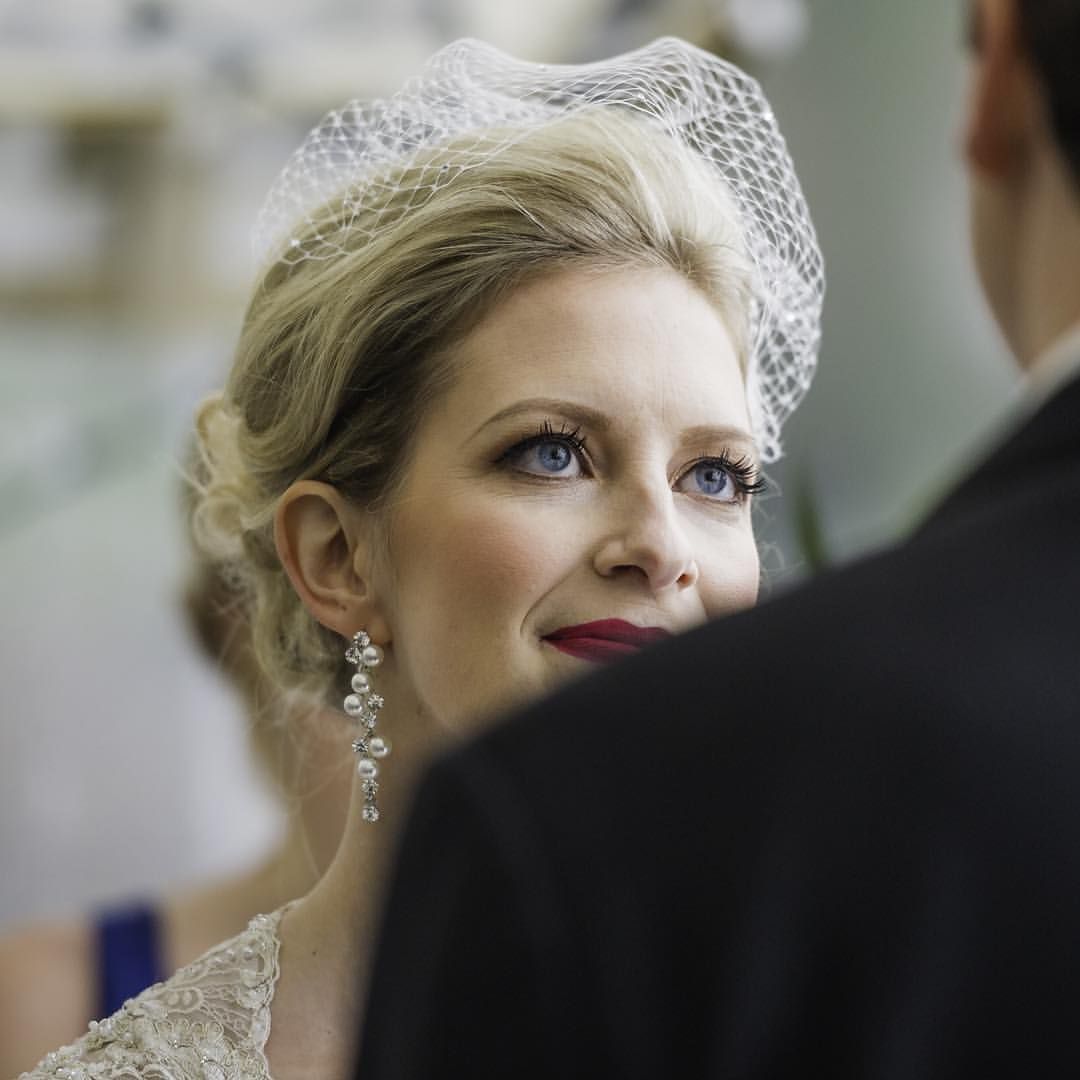 Mobile wedding makeup artist