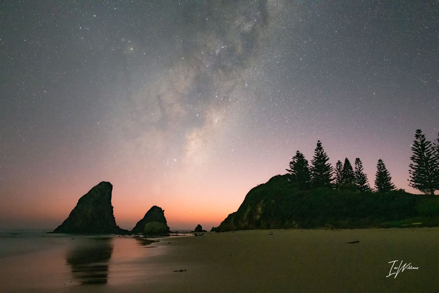 Milky Way at dawn at Glass House Rocks