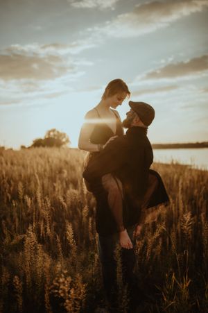 creative engagement session photographer davenport iowa