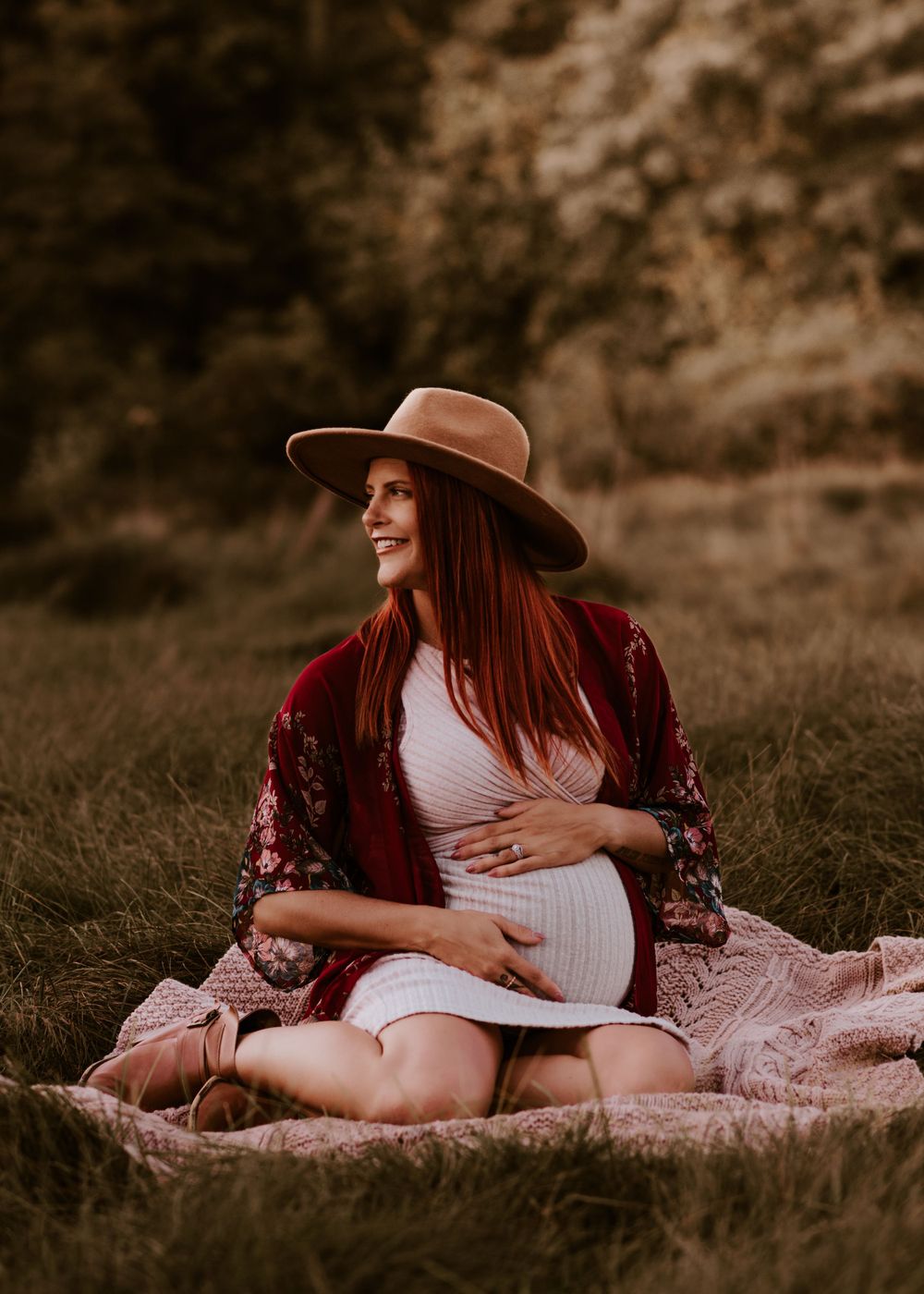 Maternity Portraits    Maternity Sessions Portrait sessions last around 1-2 hours. My goal for these sessions is to capt