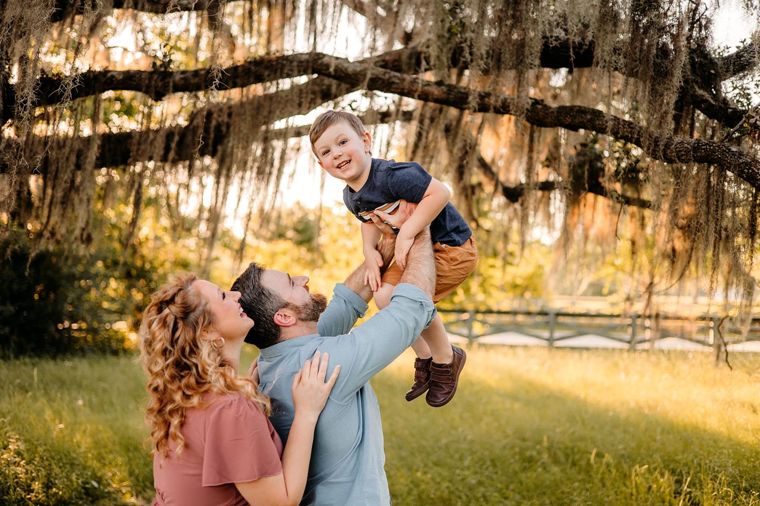 Anna Carreno Photography Newborn photographer in Spring, TX specializing in safe, timeless newborn portraits, maternity, cake smash sessions