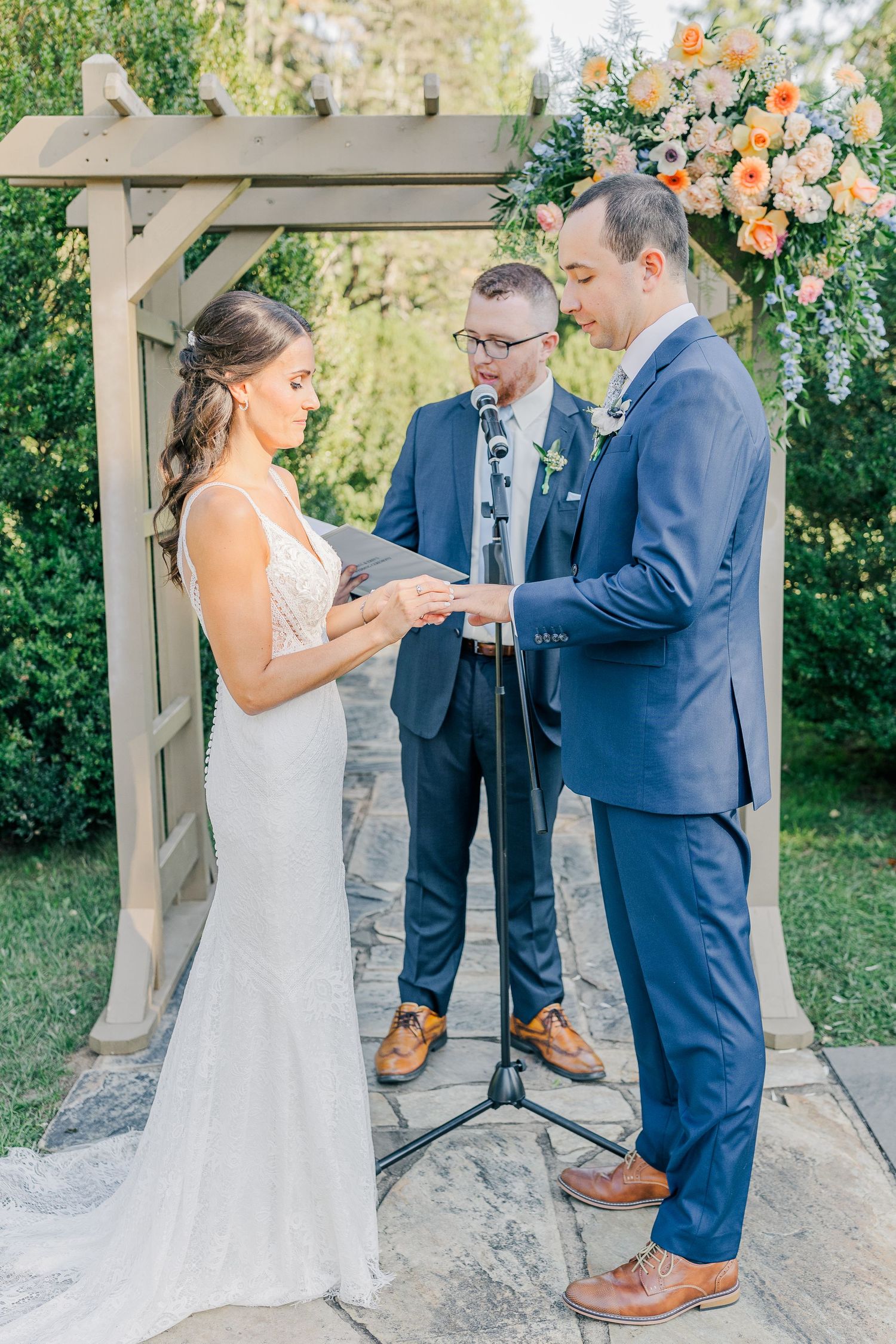RUST MANOR HOUSE LEESBURG VIRGINIA WEDDING PICTURES CEREMONY