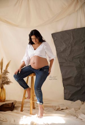 Aditya Narayan pregnancy shoot
