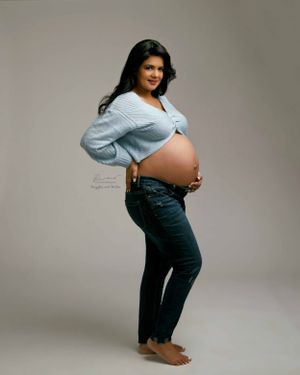 Aditya Narayan pregnancy shoot
