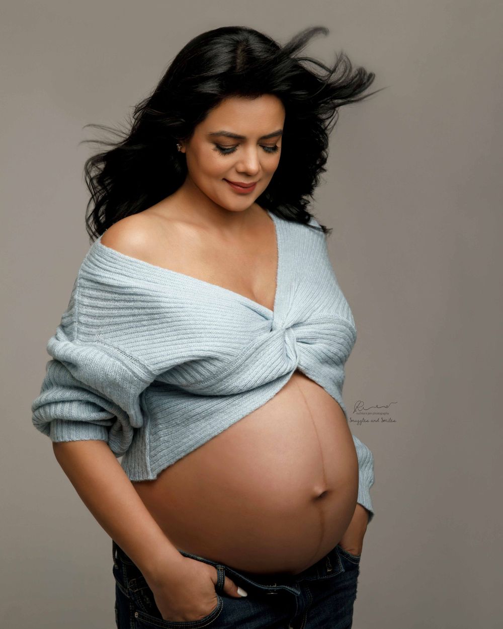 Aditya Narayan pregnancy shoot