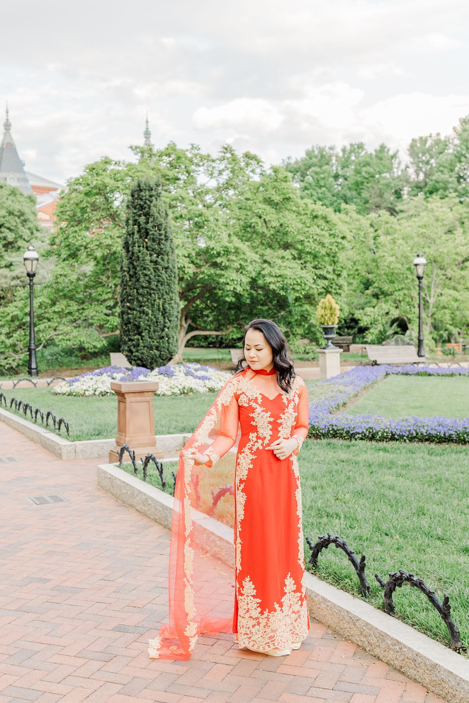 MOONGATE GARDEN WASHINGTON DC ENGAGEMENT PICTURES