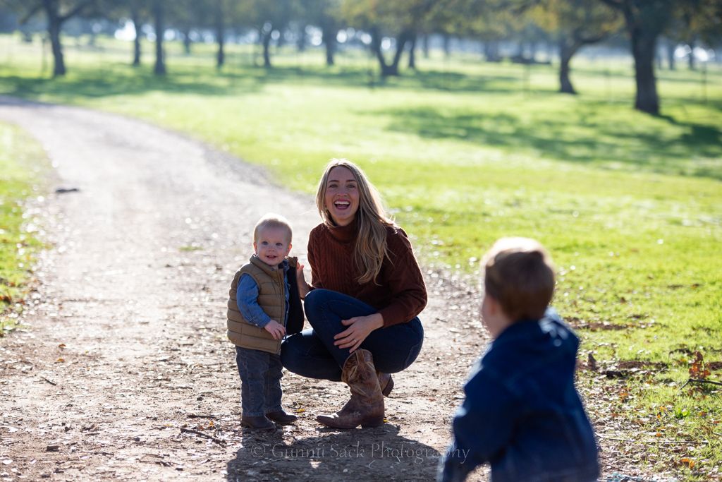 gunnii sack photography, family photos, mom of boys, county photos, paloma ca, calaveras county, oak trees, family ranch