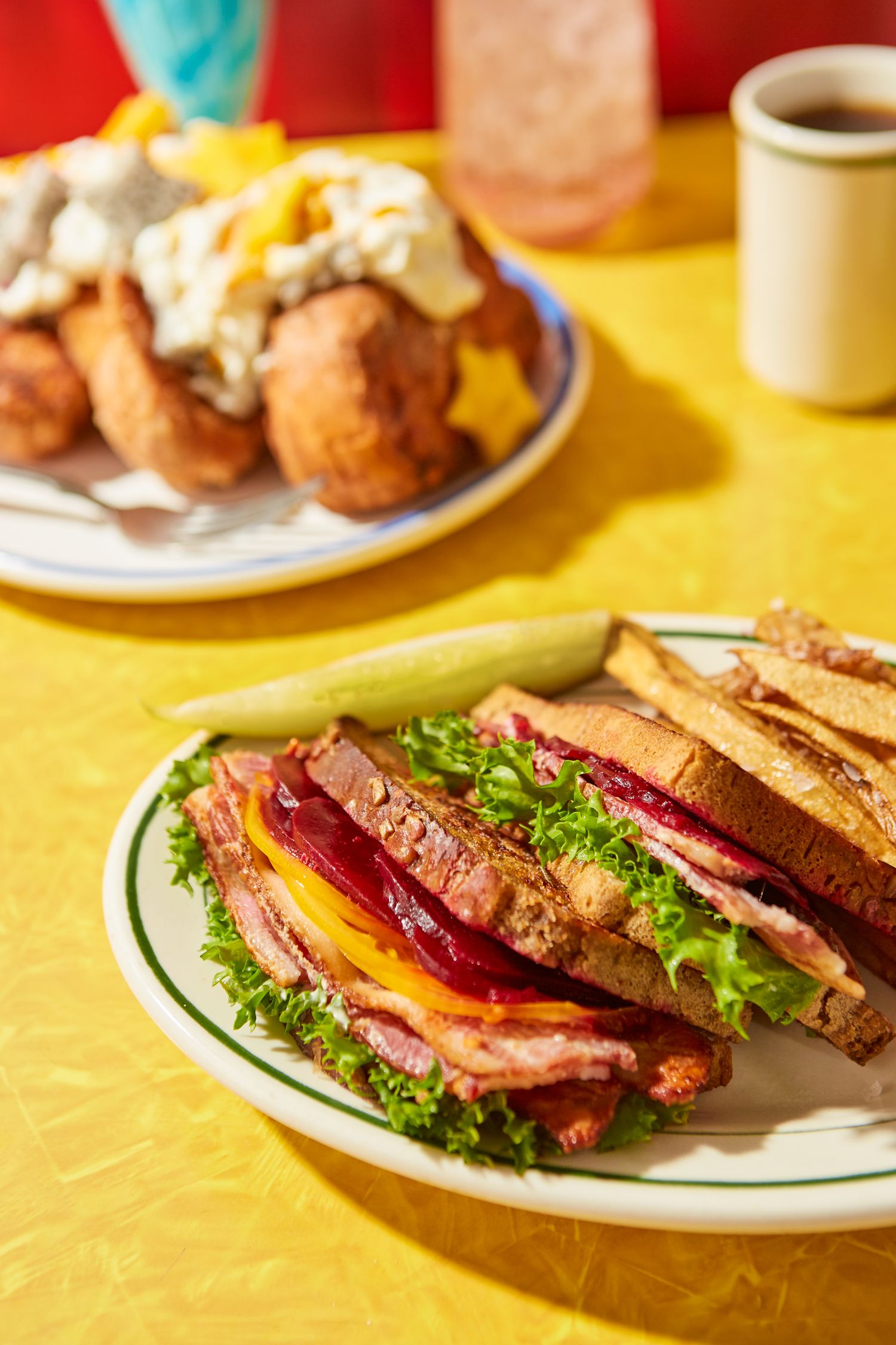 beet-diner-sandwich-coffee-hardlight-yellow-table