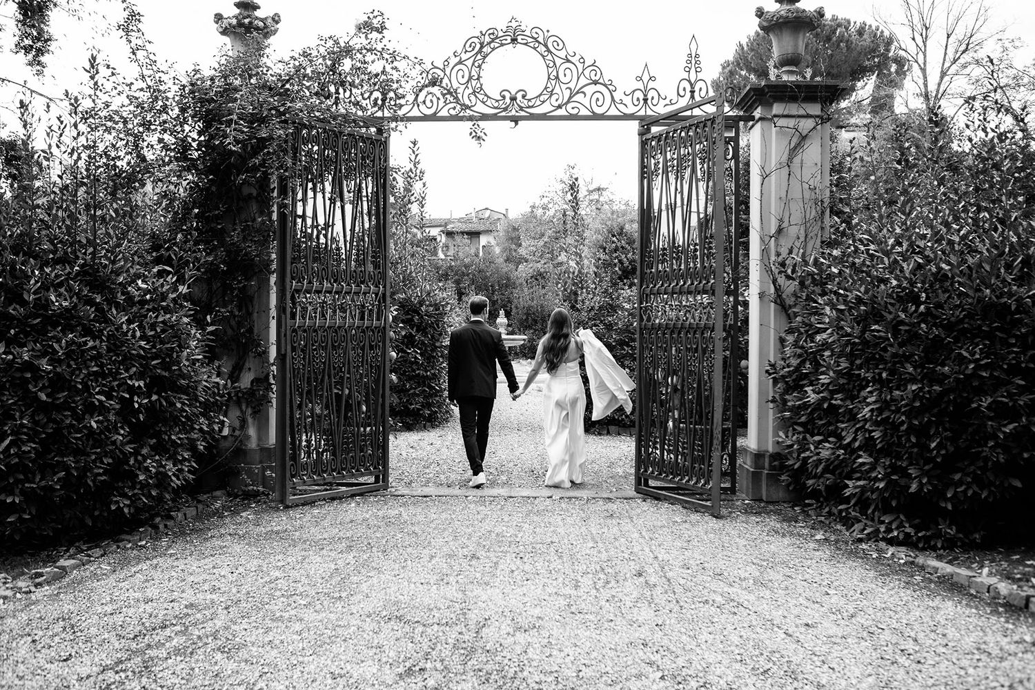 bride and groom portraits Florence elopement photography at the Four Seasons Hotel