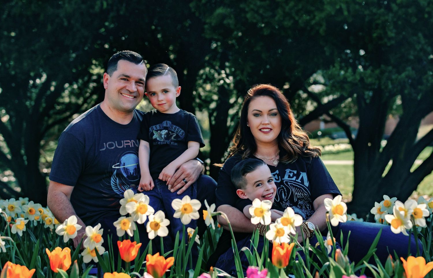 Family photo session at inniswood metro gardens
