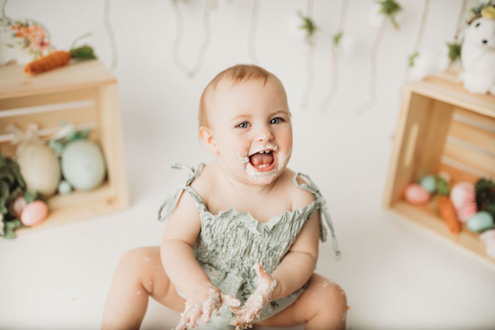 children baby and toddler photography in cincinnati ohio one year milestone photos cake smash photography