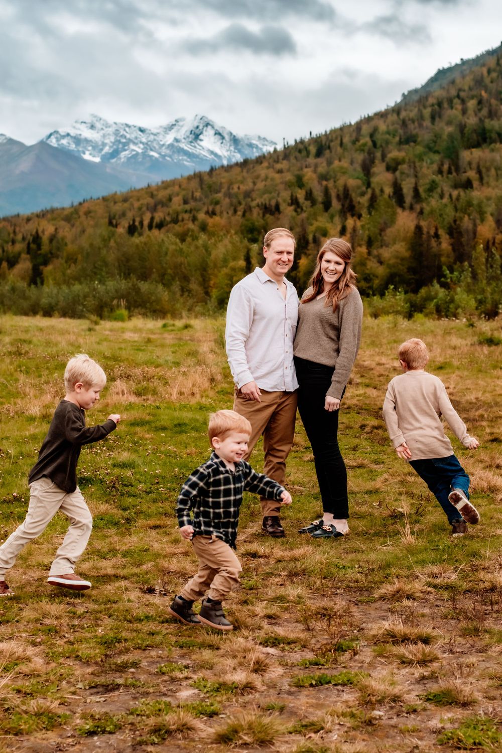 Family Photo Children running with parents