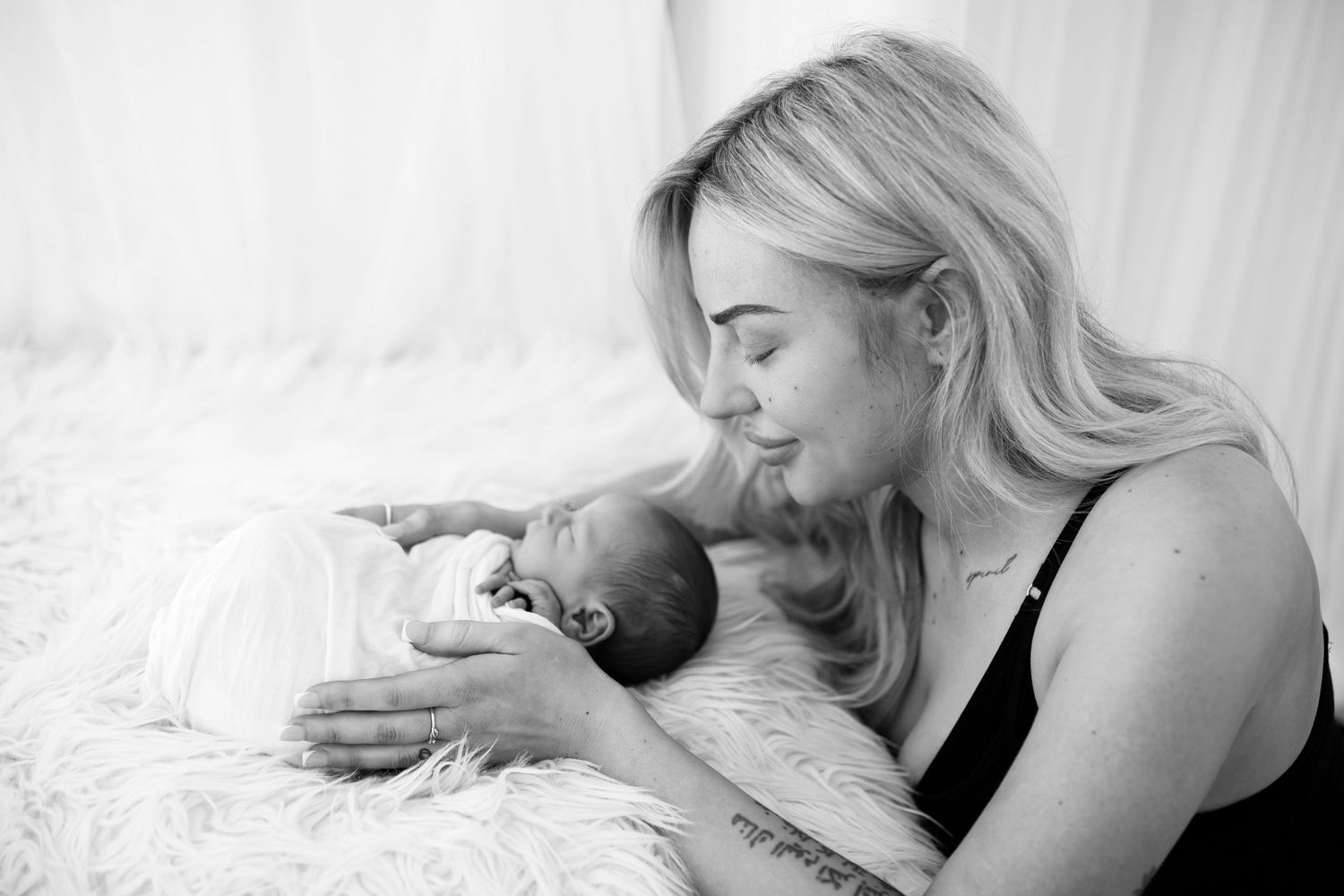 New mum with newborn baby. Little Wonderland Photography Widnes Cheshire