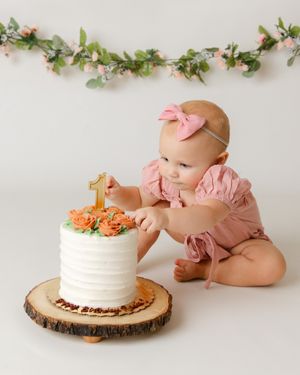 I'm a family photographer in Oxford, OH near miami university specializing in newborn photography, cake smash photography and families