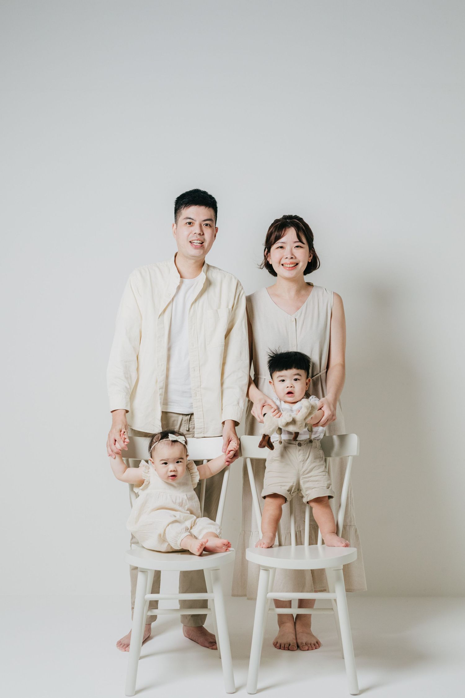 美式親子寫真、美式家庭寫真、美式生活感寫真、美式棚拍寫真、美式全家福推薦、屏東家福推薦、高雄全家福推薦、屏東攝影棚、高雄親子寫真、屏東親子寫真、網紅指定家庭寫真、生活感寫真、美式婚紗攝影師、高雄抓周紀實場地、屏東抓周推薦、高雄週歲寫真推薦