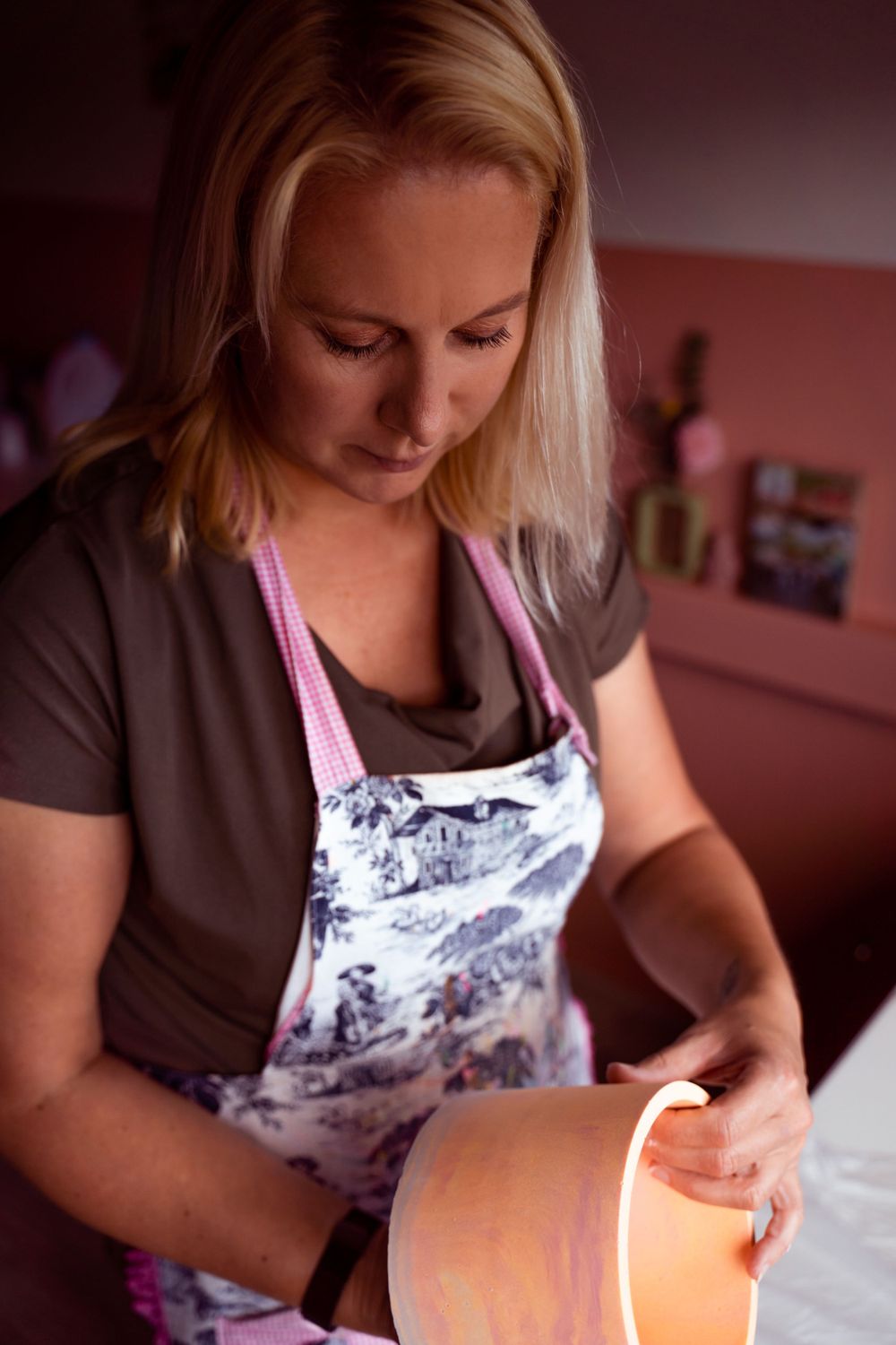 katja atelier blikvangers jesmonite zwolse maker creatieve atelier martine vonk handgemaakt kunstenaar ambacht shoot