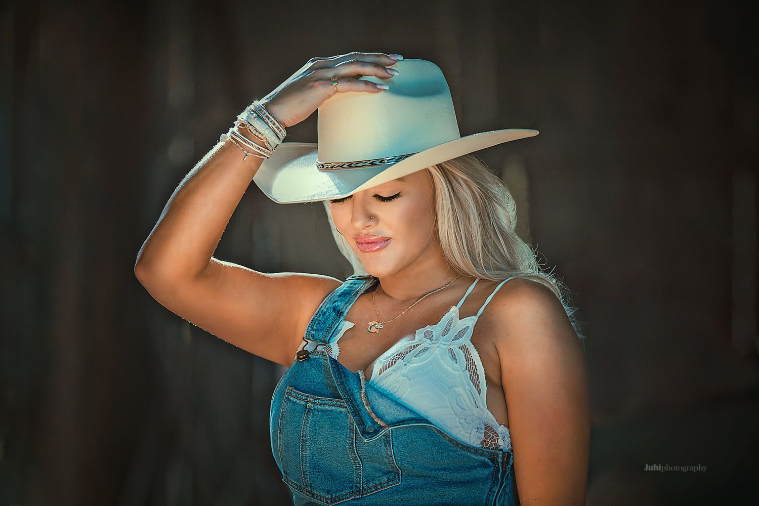 Fashion photography at Downtown Knoxville, featuring a young woman with a cowboy hat, showcasing urban fashion photo