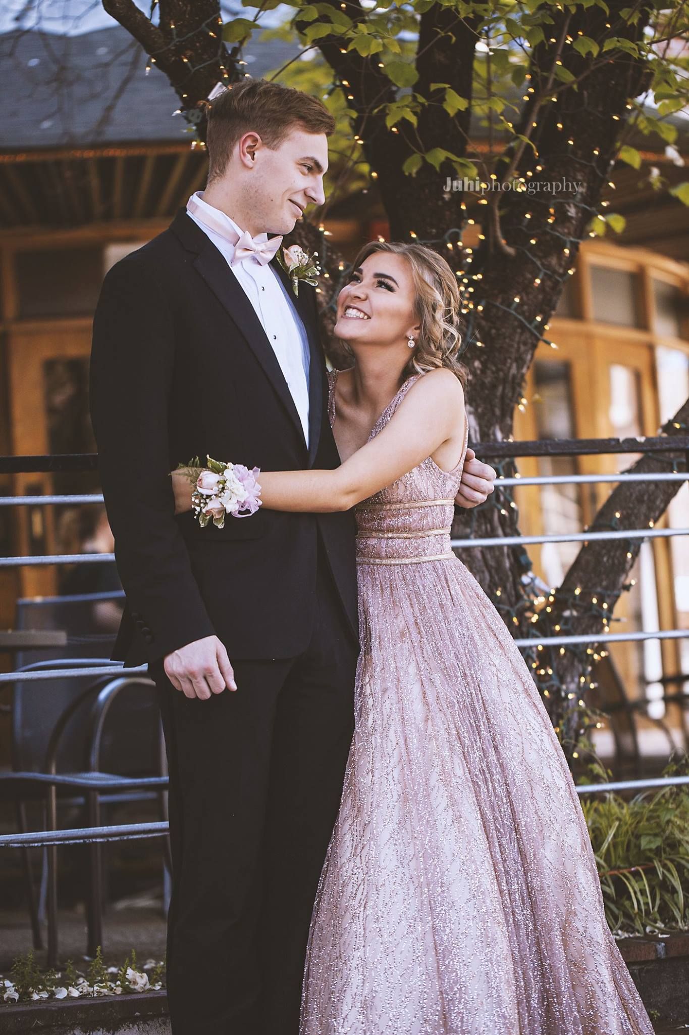 Knoxville senior photographer, knoxville graduation photographer, knoxville prom photographer, graduation knoxville TN