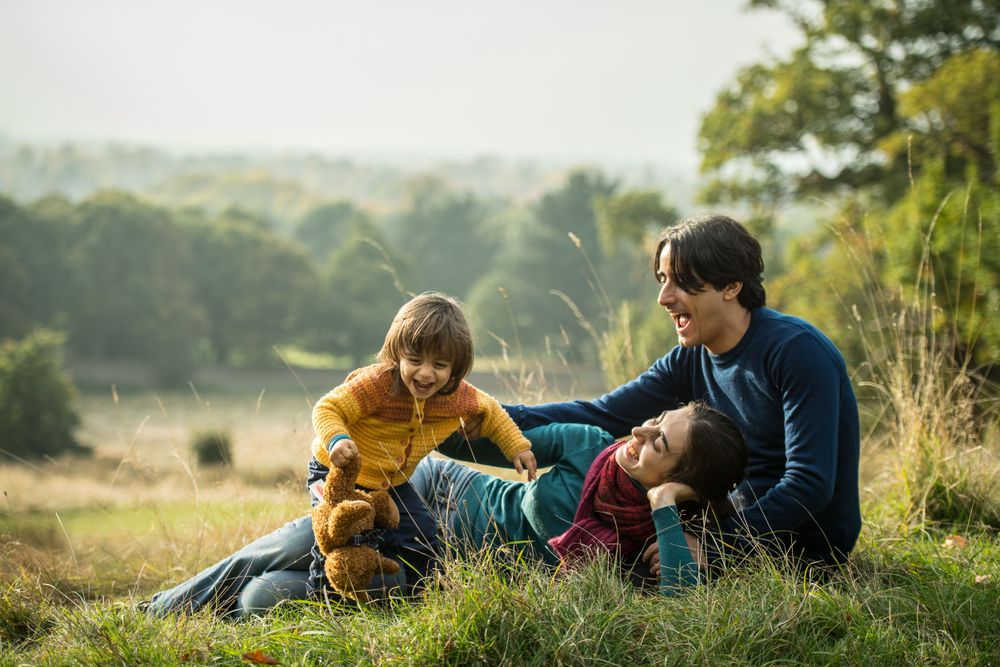 Relaxed portrait session in Richmond of parents with son