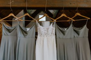 Bride and bridal party getting ready at Canning airbnb, Canning, Nova Scotia Canada