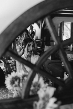 Bride and bridal party getting ready at Canning airbnb, Canning, Nova Scotia Canada