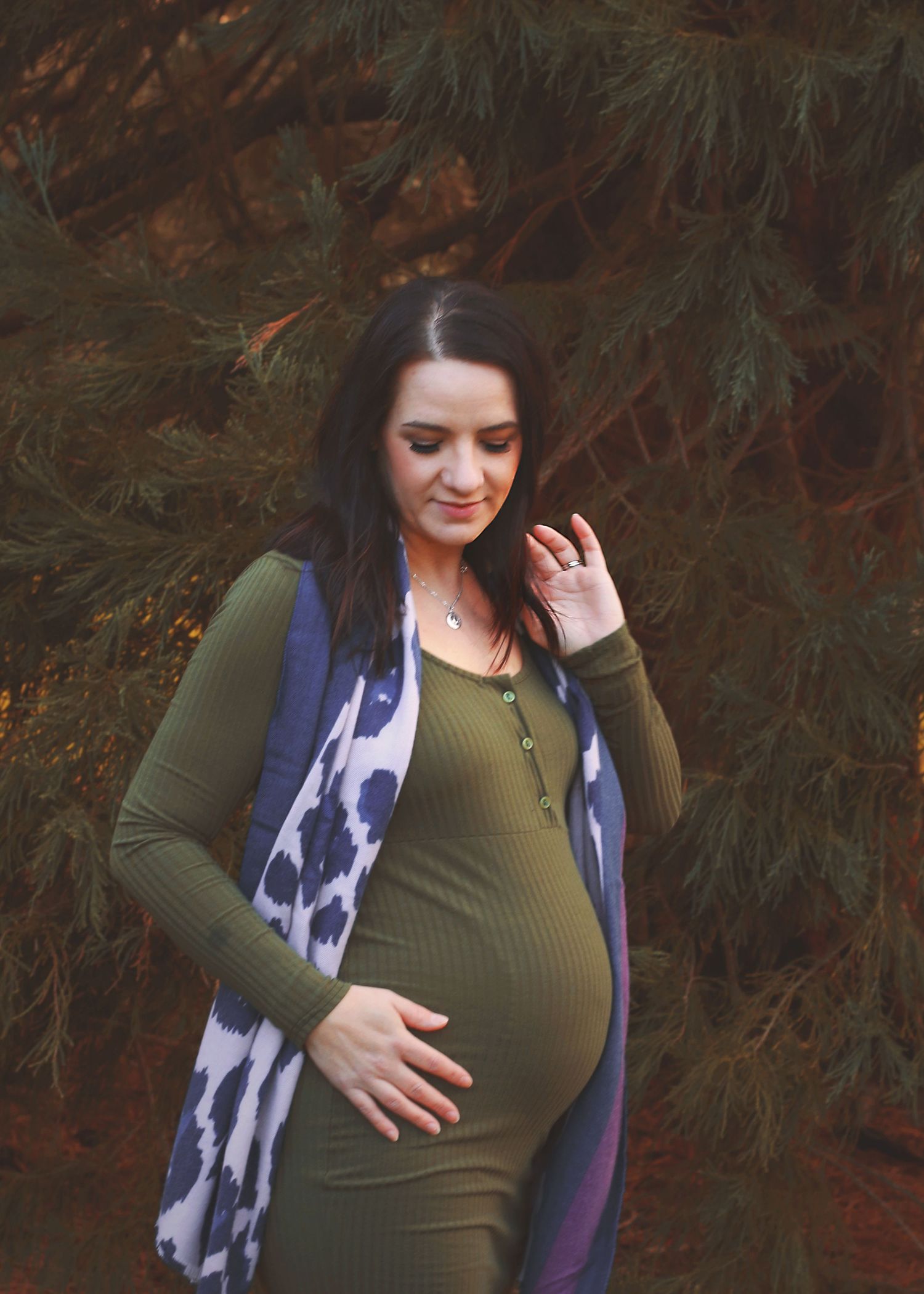 Maternity Session Lady Pregnant Outdoor. Newborn Photography Tameside