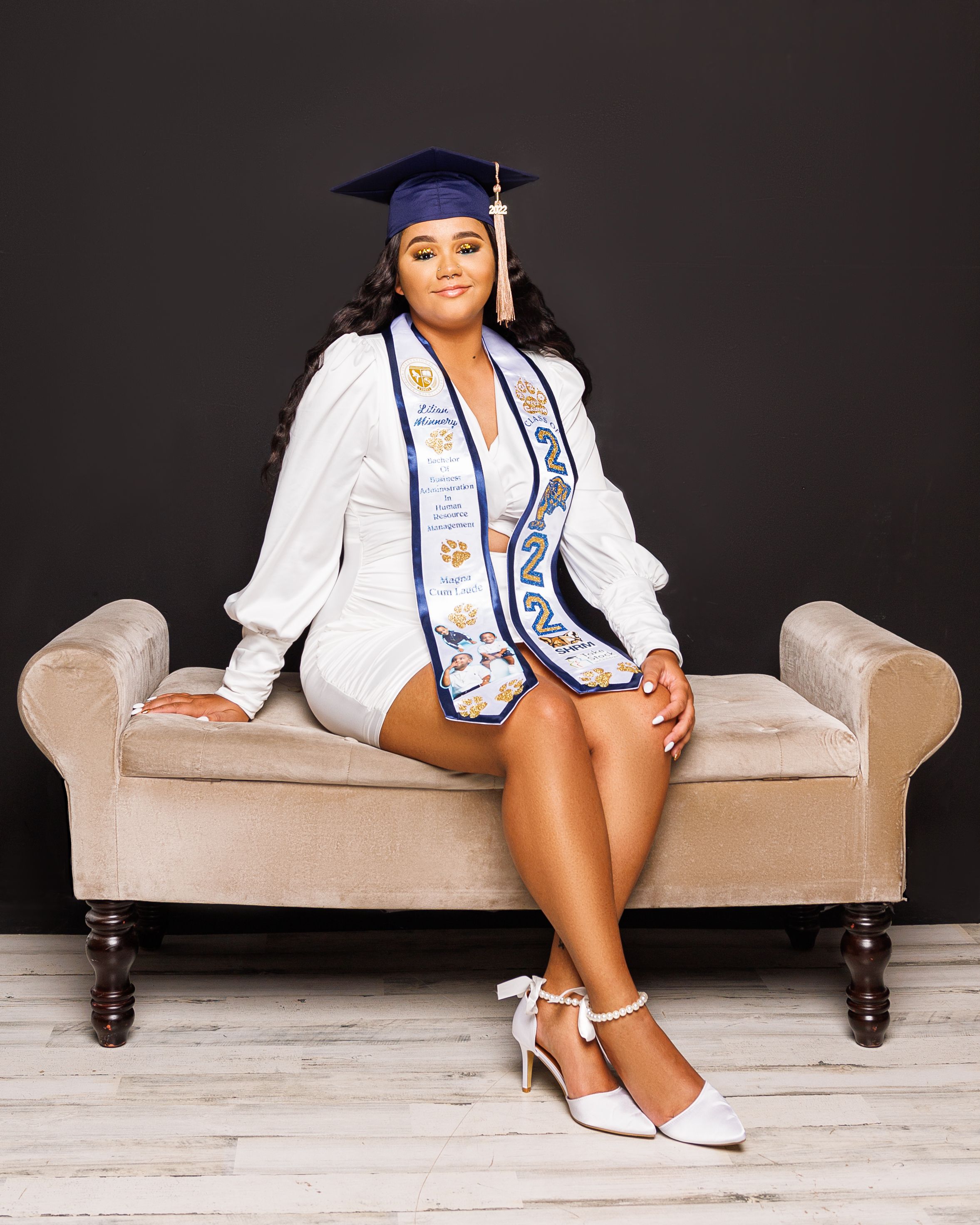 UNIVERSITY OF MIAMI GRADUATION PHOTOSHOOT IN STUDIO