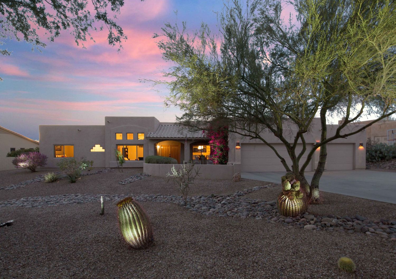 Night Glow photo of home in Oro Valley Arizona