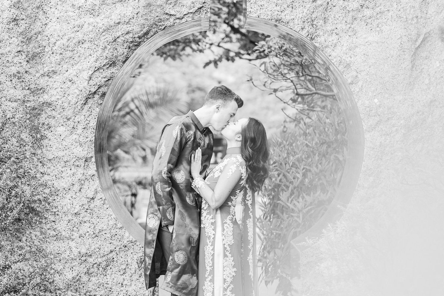 MOONGATE GARDEN WASHINGTON DC ENGAGEMENT PICTURES
