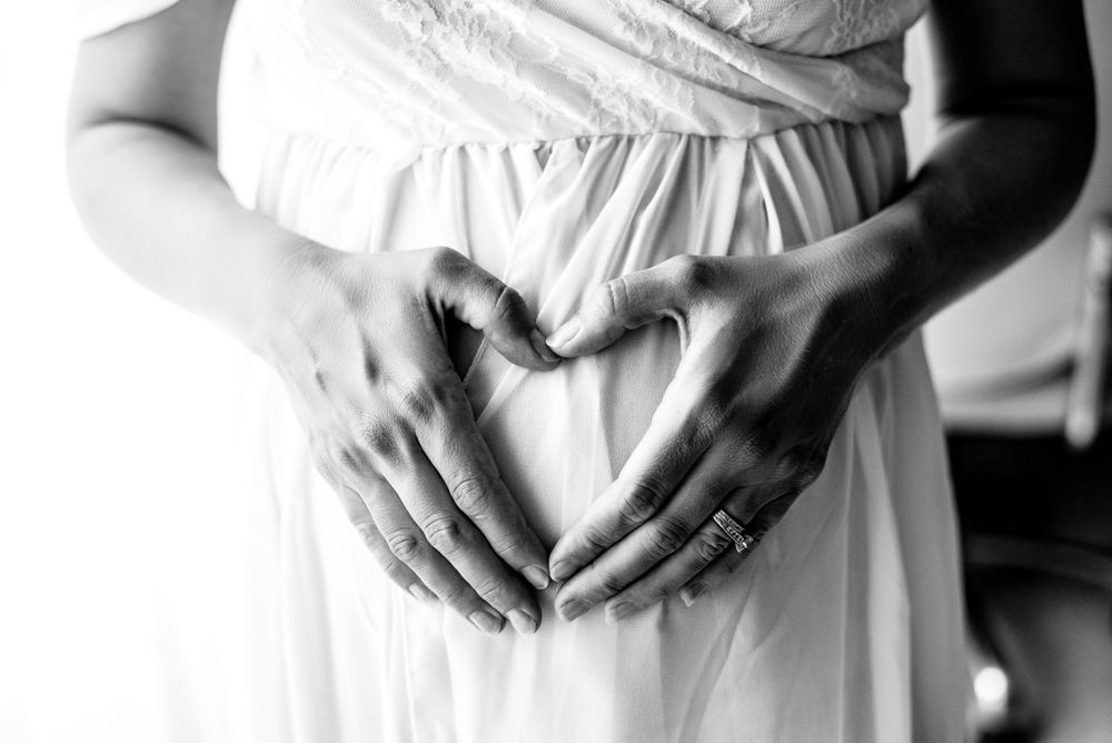 Precious Twenty-One Photography maternity portrait in black and white