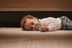 Photographe famille lifestyle Suisse – Des portraits vivants et naturels pour raconter l’histoire de votre famille dans son cadre de vie