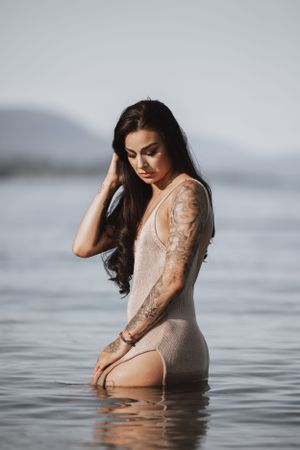 Portrait au bord du lac à Neuchâtel – Immortalisez la beauté naturelle dans un cadre paisible et serein