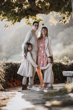 Photo famille en extérieur – Capturer l’essence de votre famille dans un cadre naturel et chaleureux